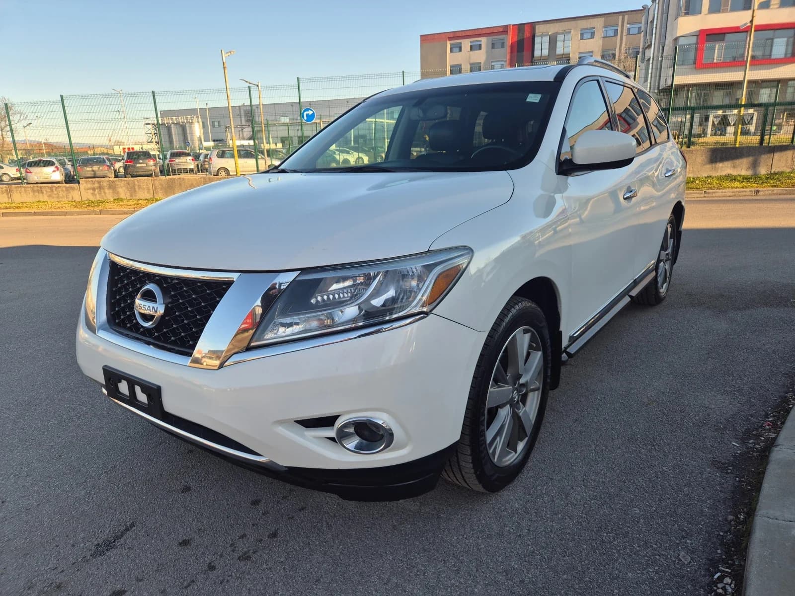 Nissan Pathfinder PLATINUM